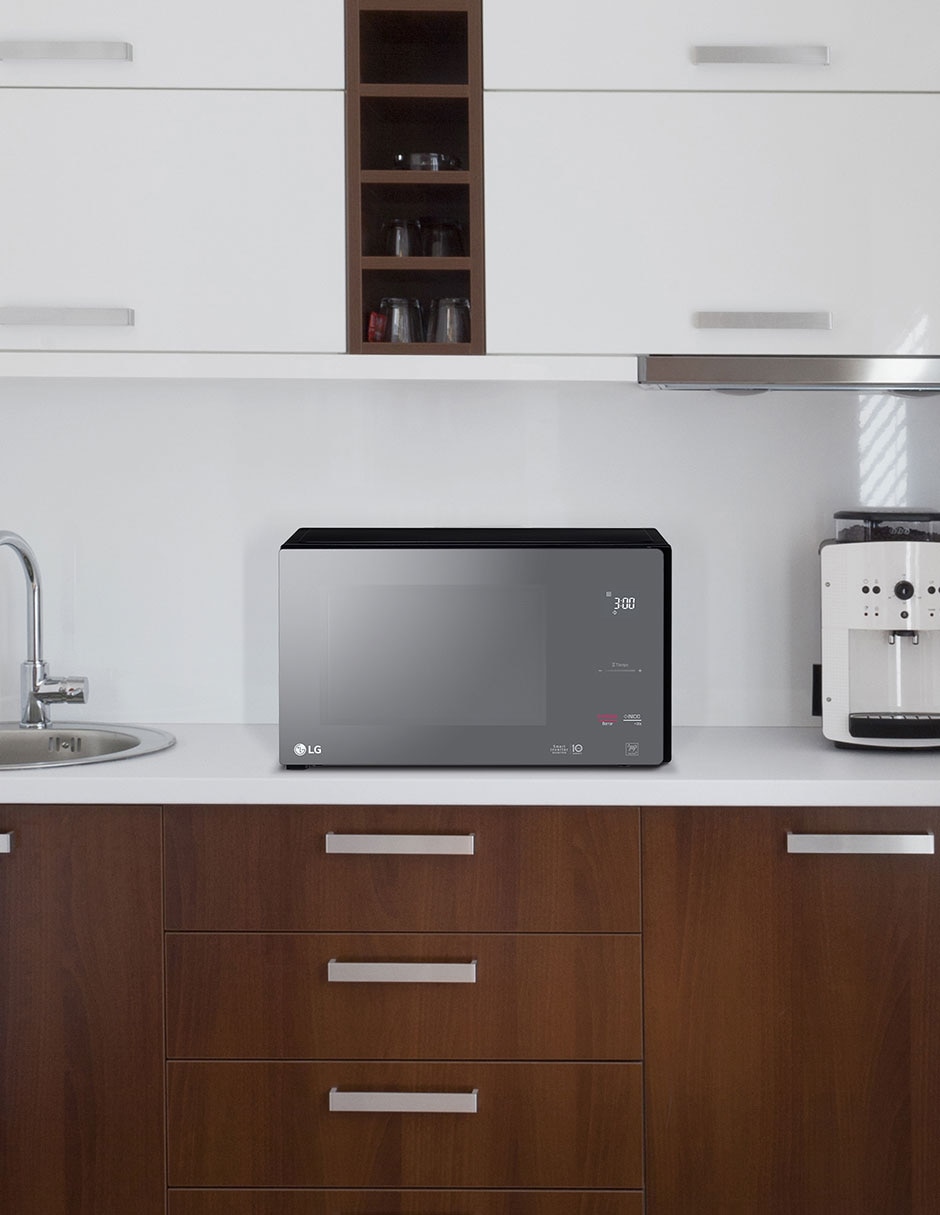 Horno de microondas convencional Lg modelo MS1596DIR 1.5 pies cúbicos