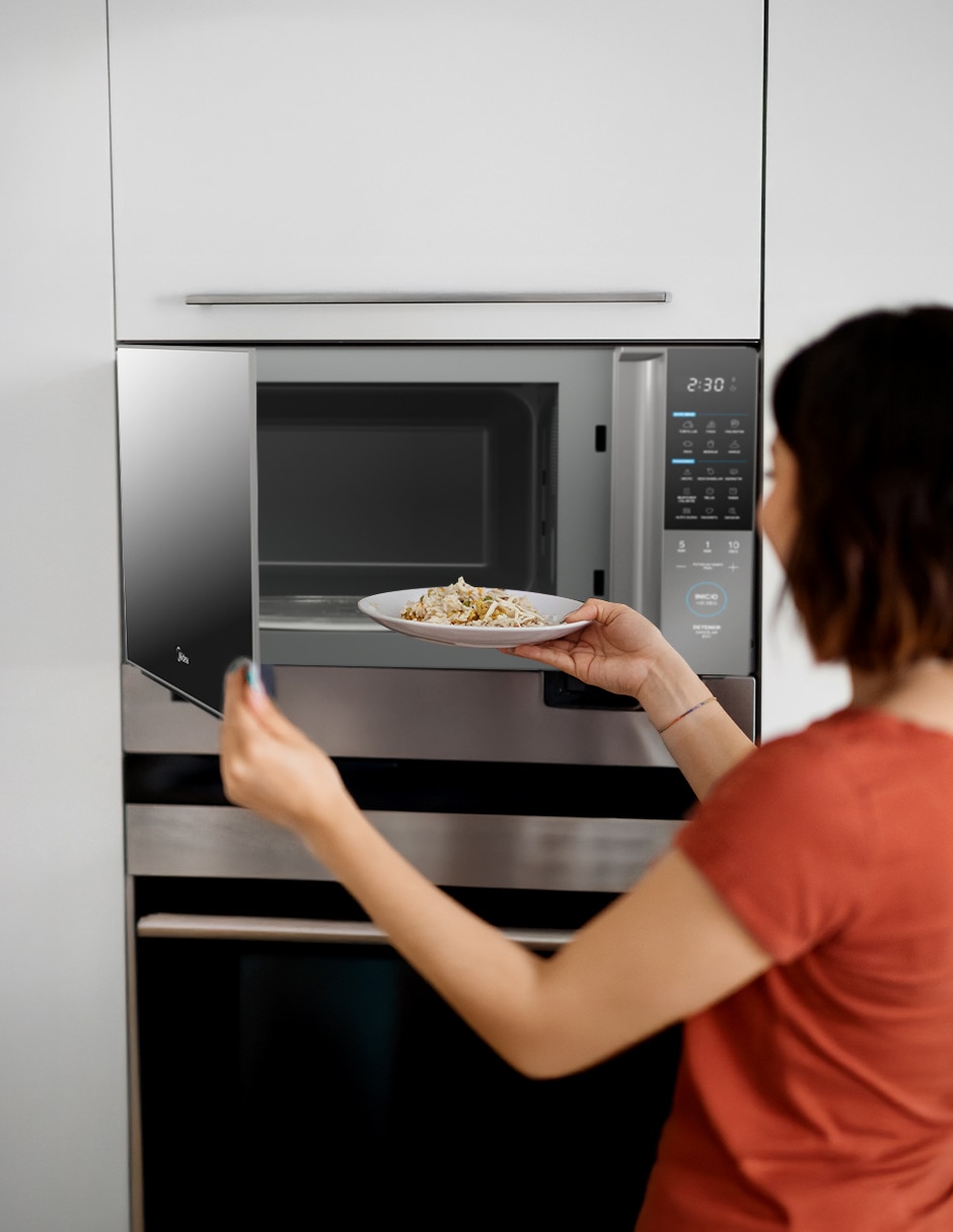 Horno de microondas convencional modelo MMDT14S2MG de 1.4 pies cúbicos 4