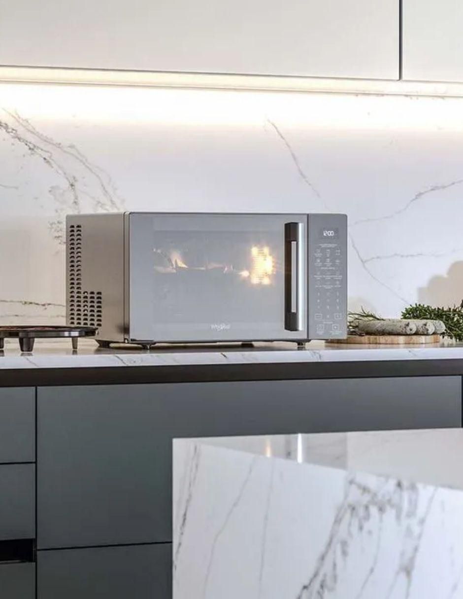 Horno de microondas de convección con grill modelo WM3911D-AirFry de 1 pie 4
