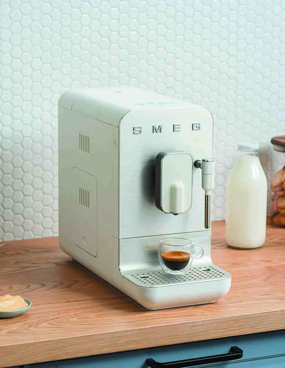 Cafetera con molino Smeg Collezione BCC12WHMUS