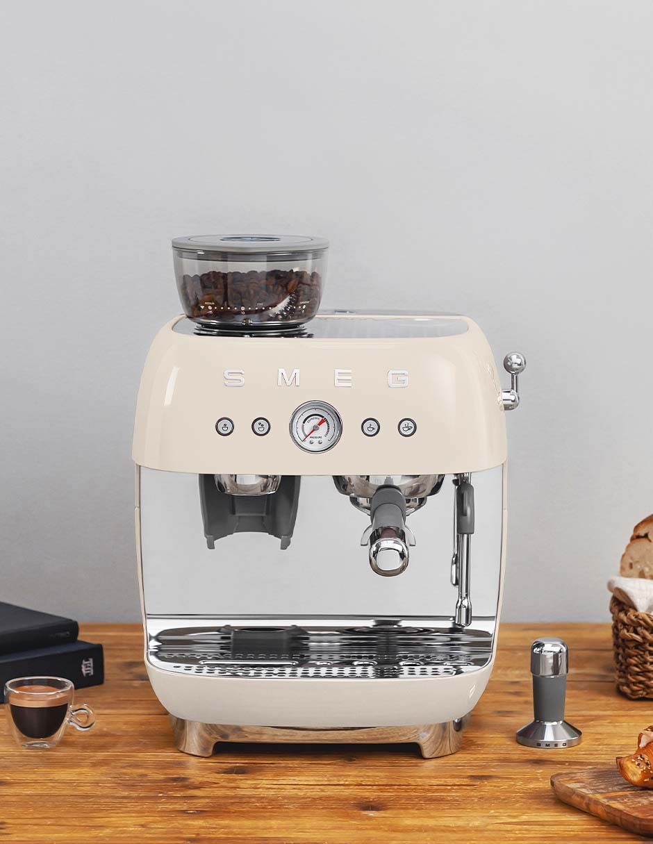 Cafetera con molino smeg 50´s style egf03crus